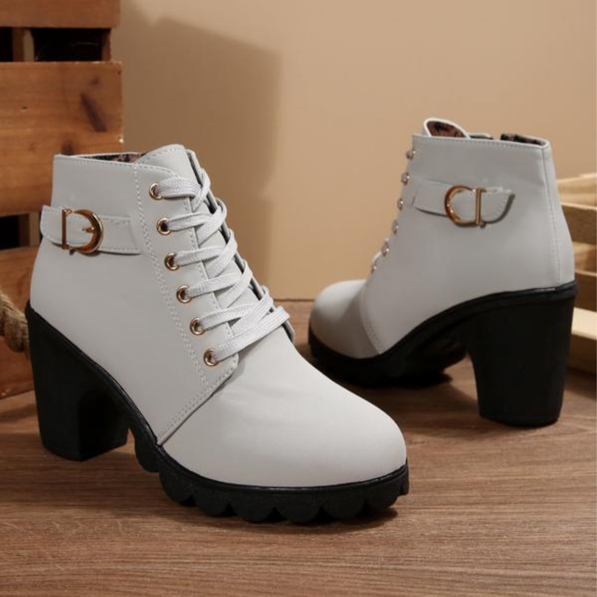 Karin Chic Botines con hebilla de metal con hebilla gruesa