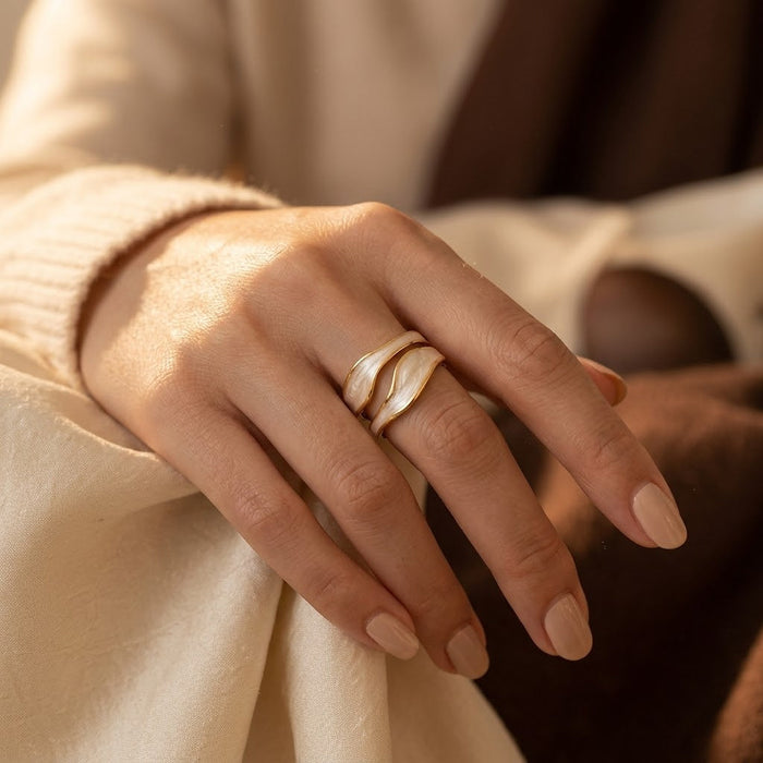 Anillo escultórico de plata y oro