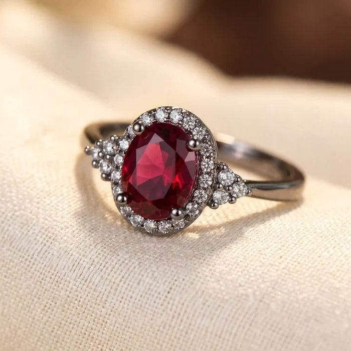 Anillo de halo de rubí plateado