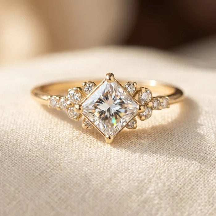 Anillo solitario cuadrado de oro