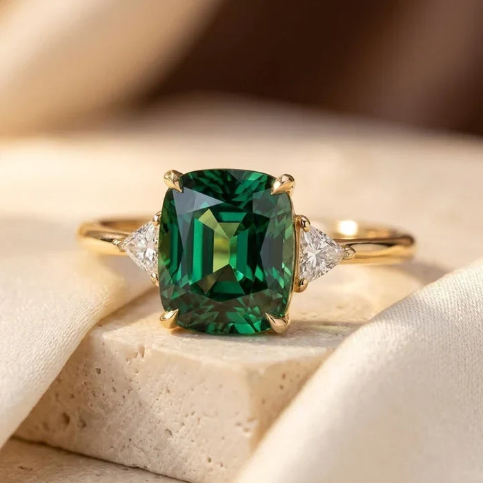 Anillo solitario de cojín dorado