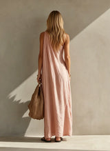 Elegante vestido maxi sin mangas con diseño de un solo hombro