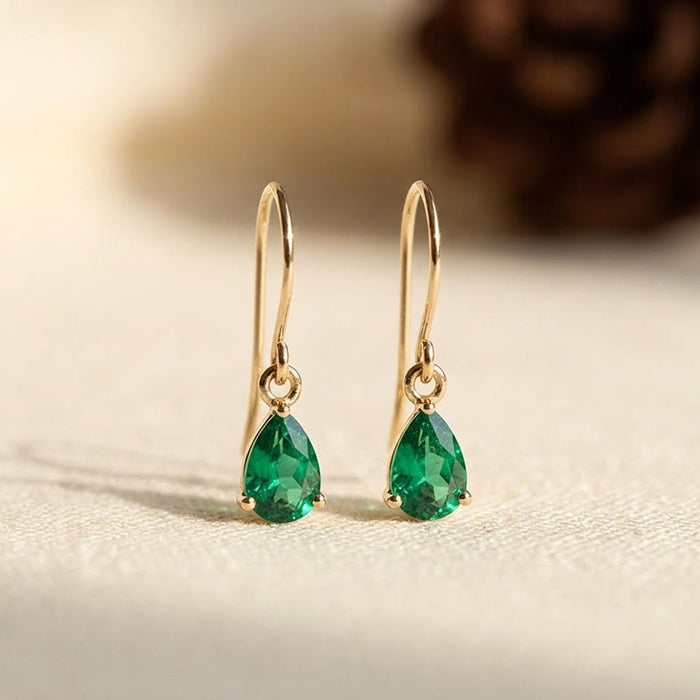Pendientes con gota de lágrima esmeralda dorada