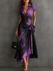 Vestido midi cruzado con estampado abstracto rojo y negro, escote en V, mangas cortas, cinturón y bajo asimétrico con volantes