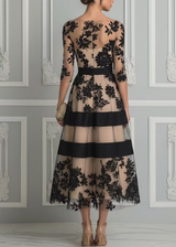 Elegante vestido midi de encaje de corte en A