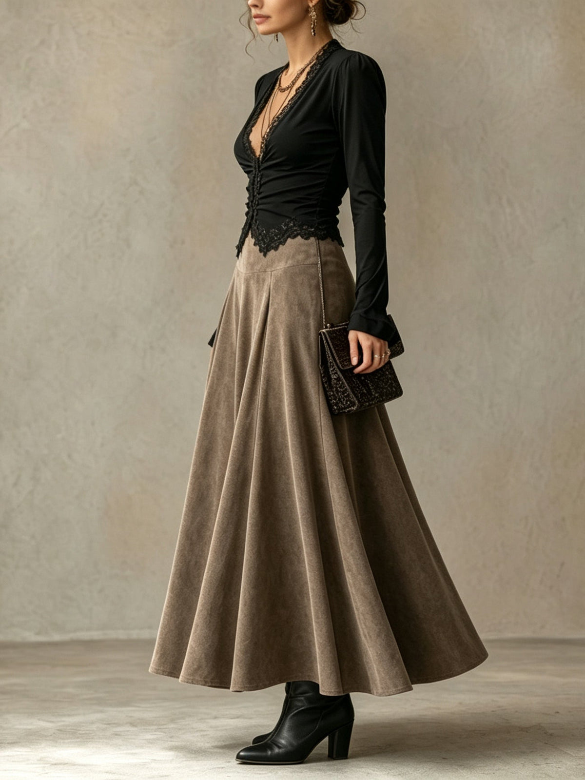 Albane | Conjunto de top de encaje y falda maxi de ante en negro y topo