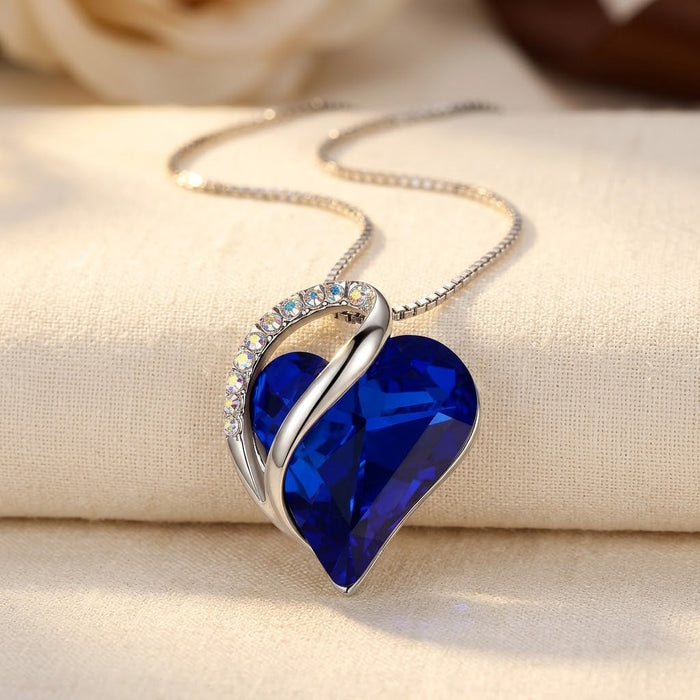 Collar de corazón de zafiro de plata