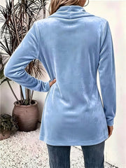 Delaney™ | Cárdigan de terciopelo azul cielo con tiras de botones