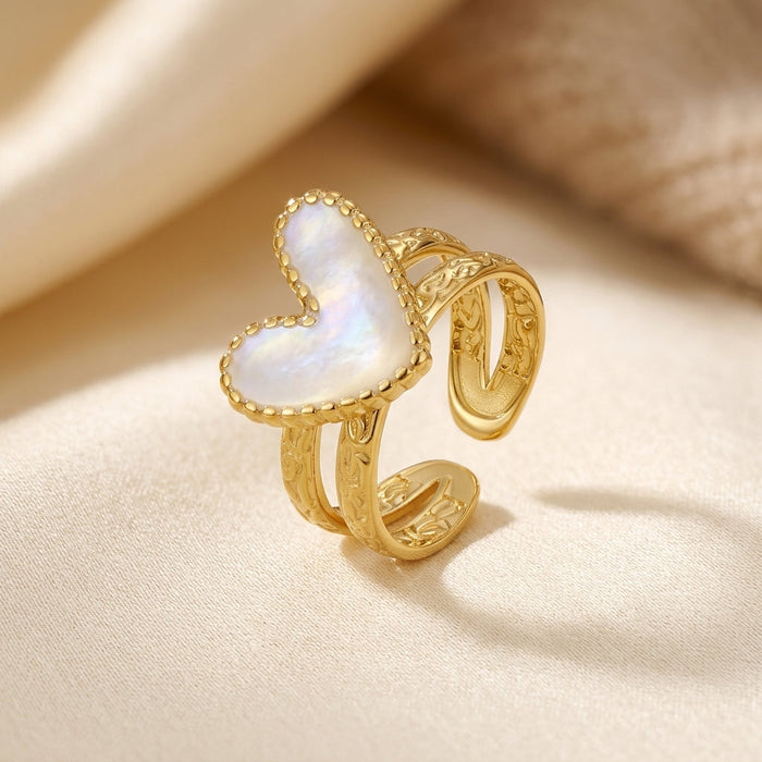 Anillo de motivo de corazón de oro