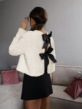 Chaqueta de lentejuelas texturizada con lazos de terciopelo