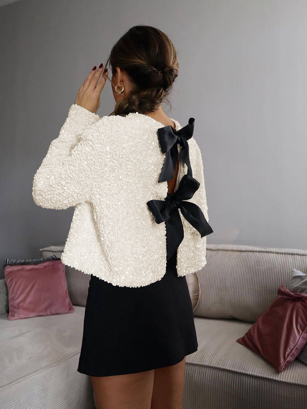 Chaqueta de lentejuelas texturizada con lazos de terciopelo