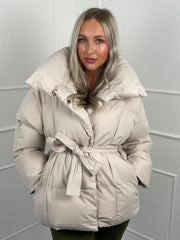 KARLY – Chaqueta corta acolchada con cinturón