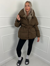 KARLY – Chaqueta corta acolchada con cinturón