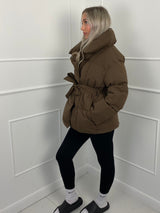 KARLY – Chaqueta corta acolchada con cinturón