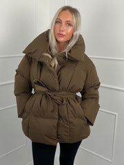 KARLY – Chaqueta corta acolchada con cinturón