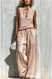 Sarah | Conjunto informal de top sin mangas y pantalones a rayas