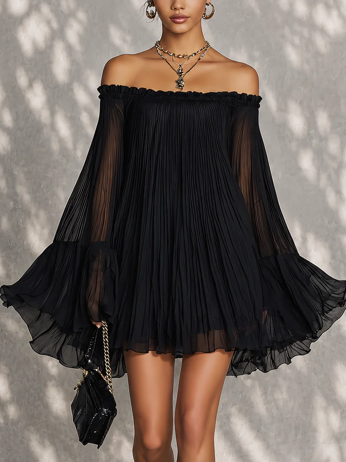 Océano | Mini vestido negro con hombros descubiertos con detalle fruncido y mangas acampanadas