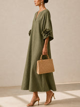 Vestido midi verde oliva con escote en V y llamativas mangas floridas