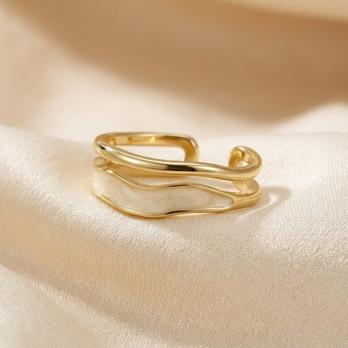 Anillo de envoltura escultórico de oro