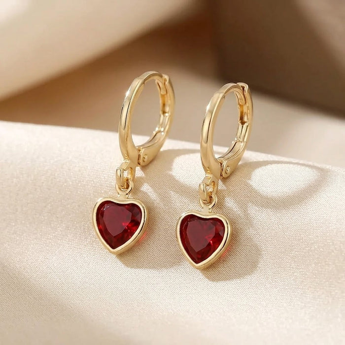 Pendientes de gota de corazón de rubí dorado