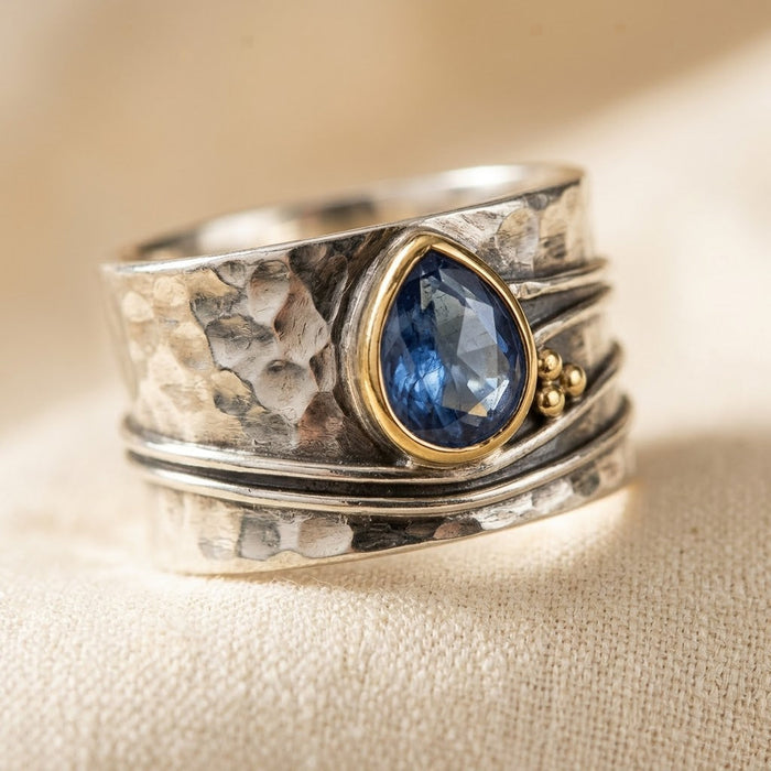 Anillo de acento bisel plateado y dorado