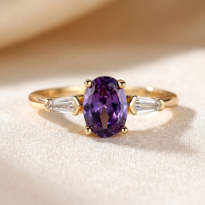 Anillo de tres piedras de amatista de oro
