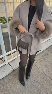Éclat™ – Elegante abrigo de lana con ribete de piel