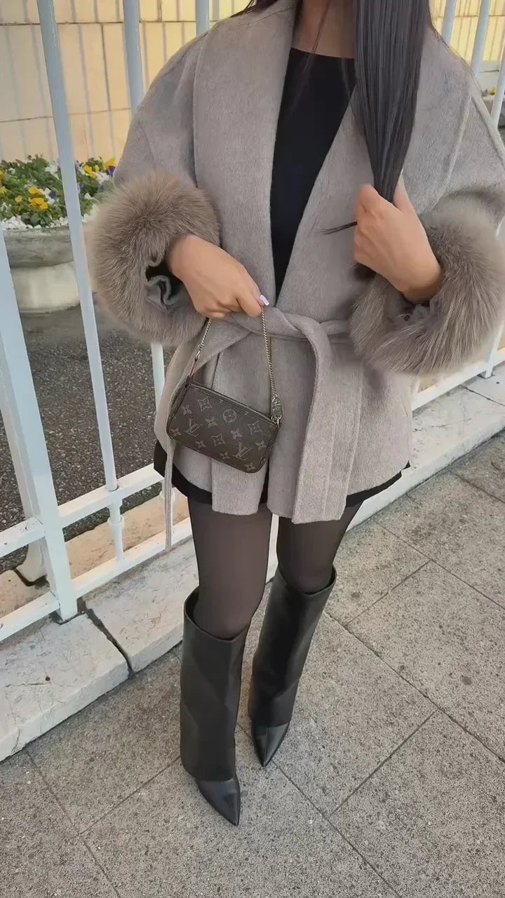 Éclat™ – Elegante abrigo de lana con ribete de piel