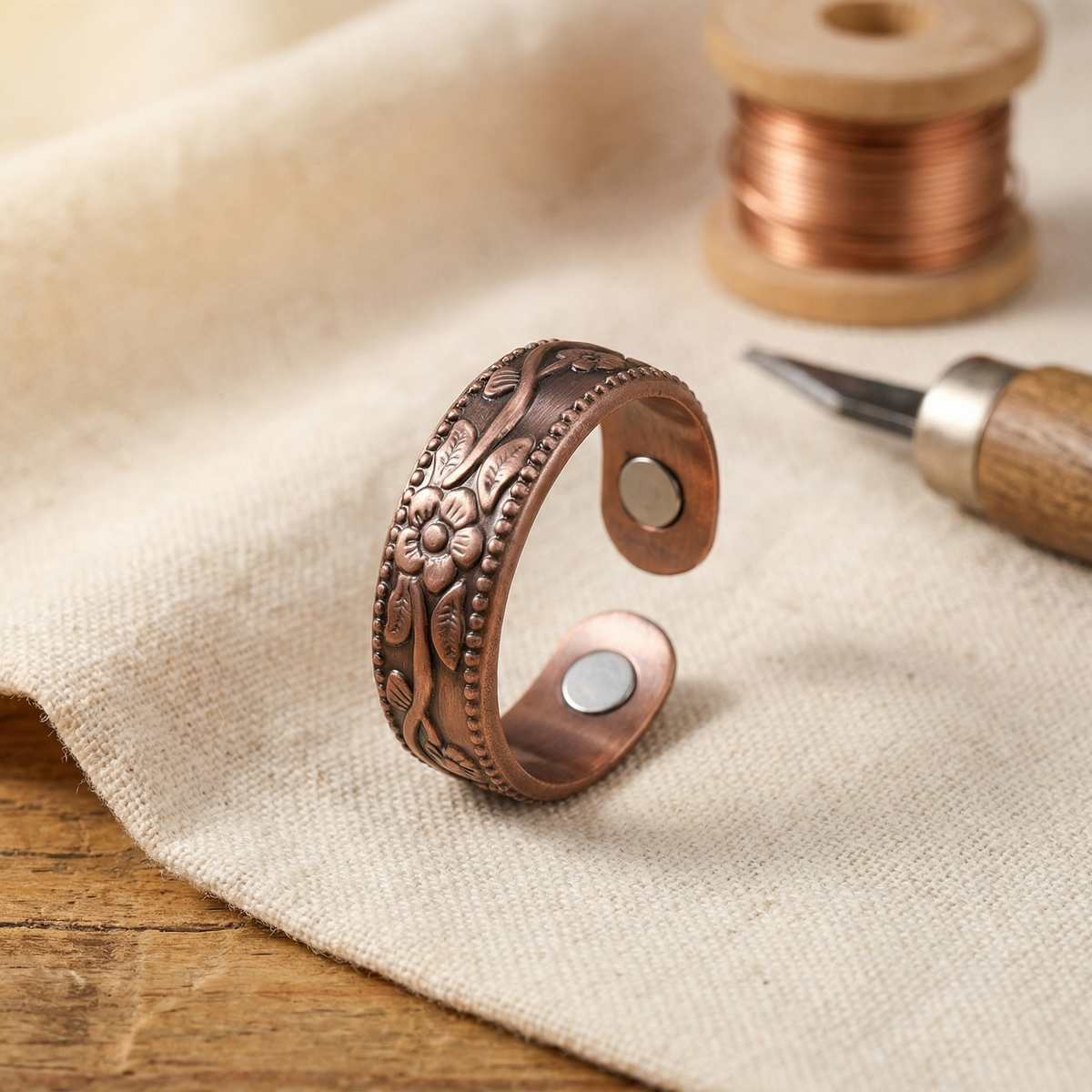 Anillo de cobre en forma de flor