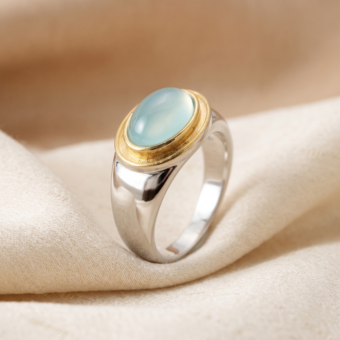 Anillo de cabujón de bisel de plata y oro