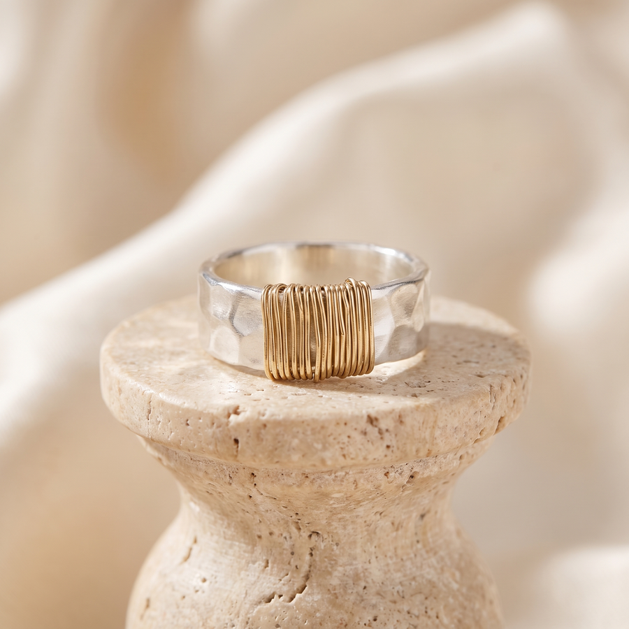 Anillo envuelto en alambre de plata y oro