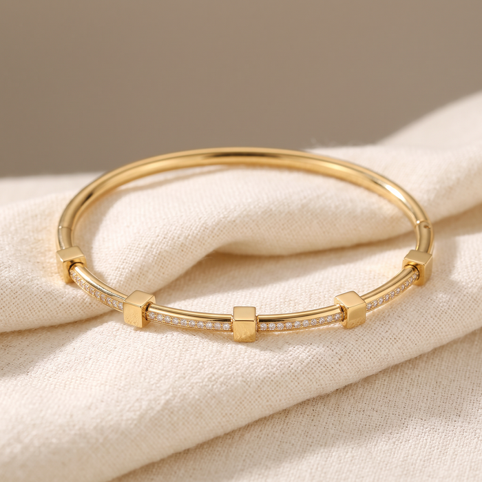 Pulsera dorada brillante