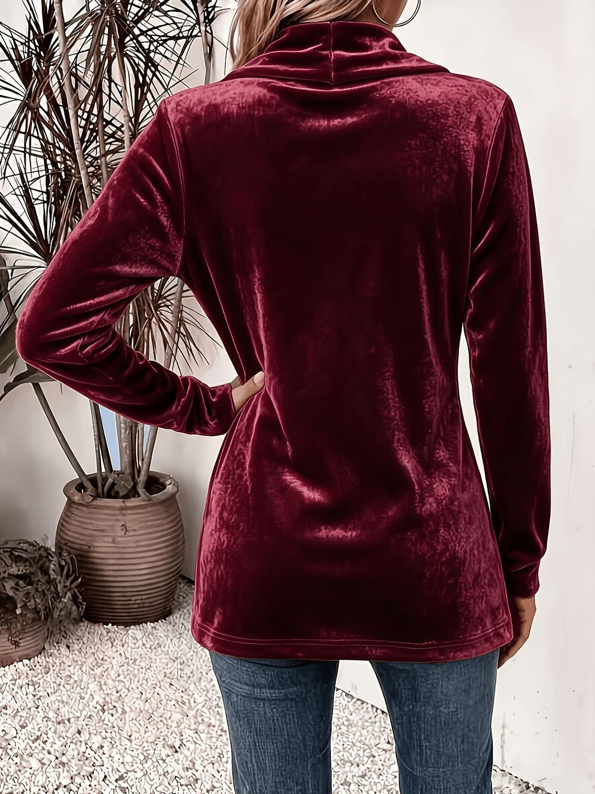 Livia™ | Cárdigan de terciopelo color vino con tiras de botones