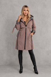 Mabel | Elegante chaqueta con capucha impermeable con detalles a cuadros