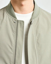 Chaqueta bomber minimalista
