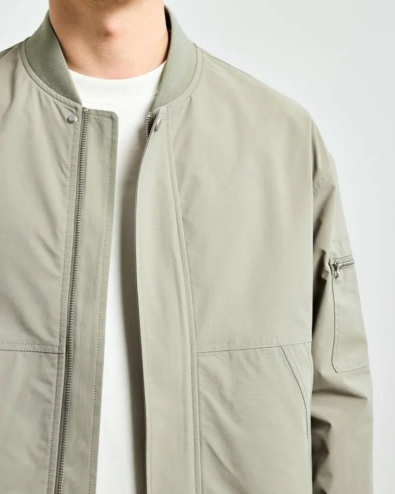 Chaqueta bomber minimalista
