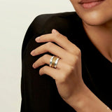 Anillo de plata con detalle de hilo dorado